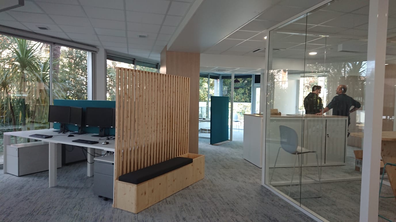 bureaux équipés de matériels informatique