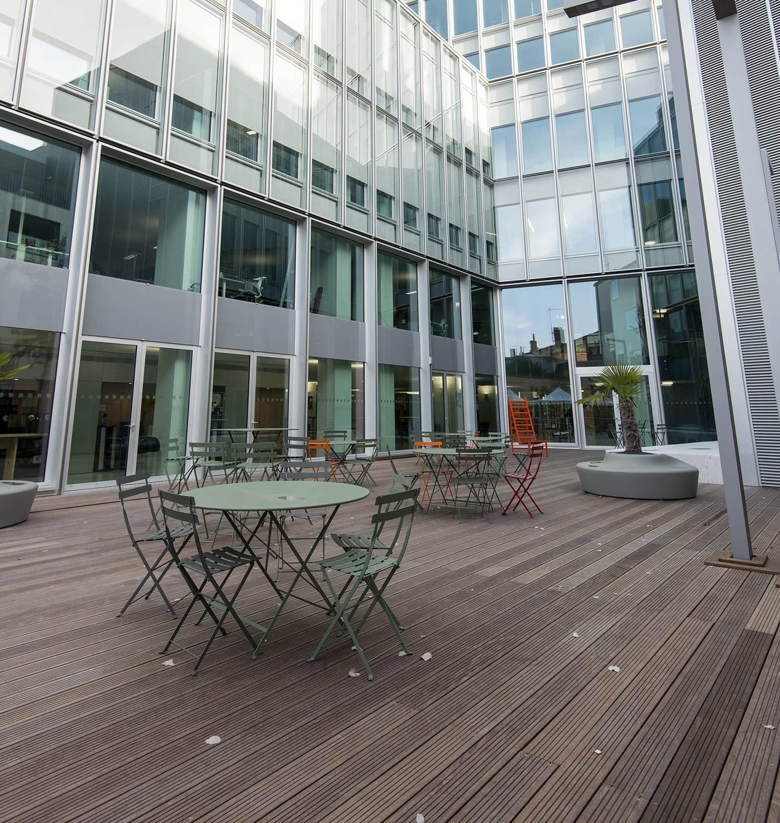 terrasse avec mobilier de jardin
