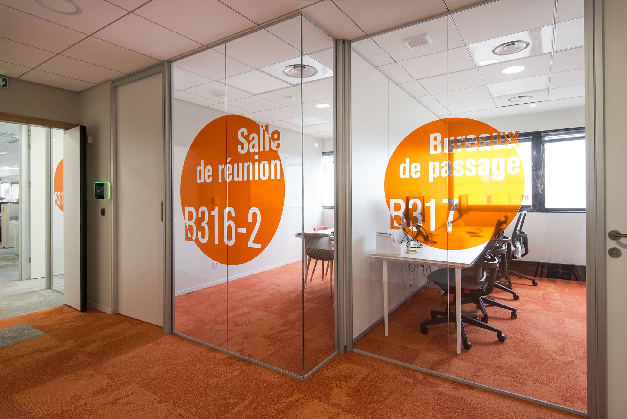 Salle de réunion et bureau de passage