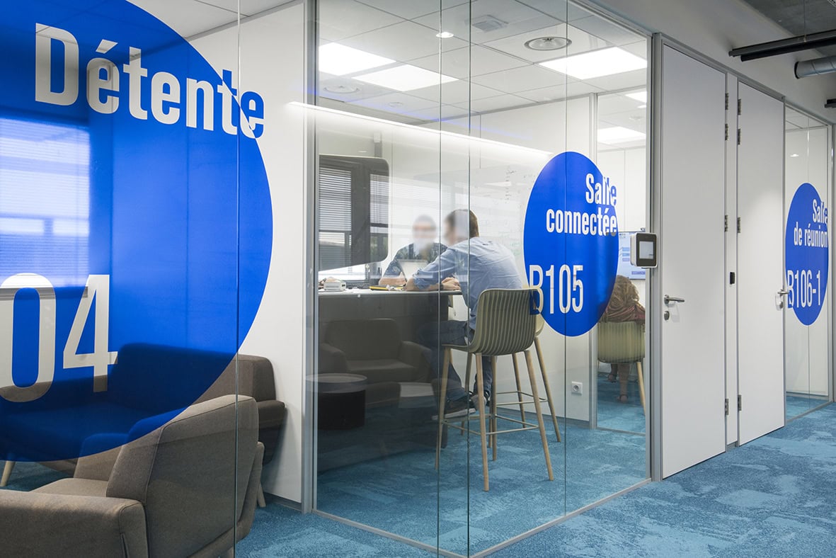 salle détente , salle connectée et salle de réunion