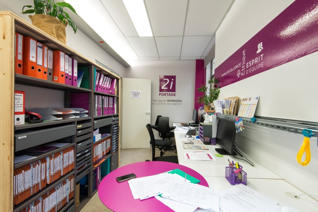 Armoire de rangement dans un espace de travail